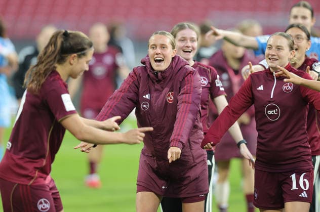 08 05 2026 Soccer Season 2025 2026 1 Womens Soccer Bundesliga 25 Matchday 1 FC Nürnberg FCN Club SGS Essen Sportfoto Zink DaMa xdaxmax Cheering Joy after the end of the match Team Team of FCN is happy Joy Laura Miller 9, 1 FC Nürnberg FCN Klara Svensson Senelius 2, 1 FC Nürnberg FCN Zuzanna Grzywinska 16, 1 FC Nürnberg FCN