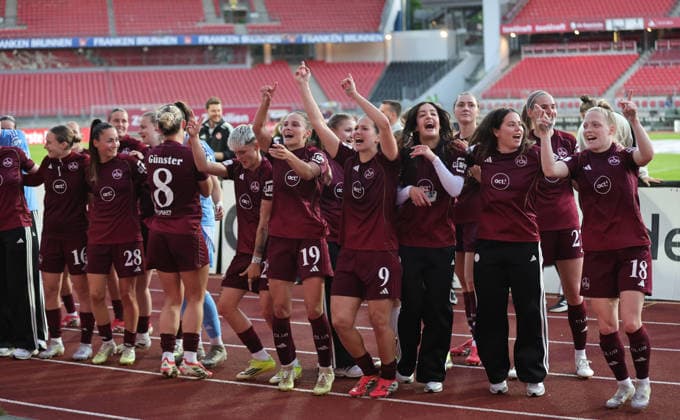 08 05 2026 Soccer Season 2025 2026 1 Womens Soccer Bundesliga 25 Matchday 1 FC Nürnberg FCN Club SGS Essen Sportfoto Zink DaMa xdaxmax Cheering joy after the end of the match Team Team of FCN rejoices joy Jubelkette Jubelwelle mit Clubfan Clubfans FCN Fans Fans Fans