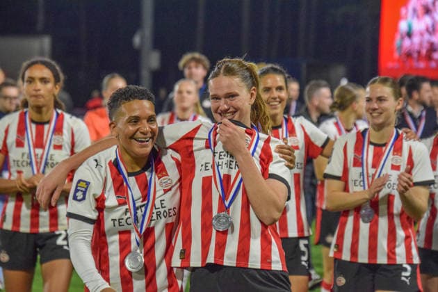 Eindhoven, Netherlands - May 08, Liz Rijsbergen (18 PSV) with Shanice van de Sande (21 PSV) at PSV is champions of the Netherlands and receiving the trophee the game between PSV and ADO women at de Hertgang, Eindhoven Copyright: xArnexvanxderxBenx xSPPx Sportspressphoto_SPR142863