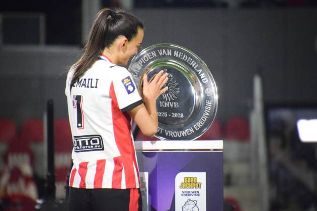 Eindhoven, Netherlands - May 08, Riola Xhemaili (7 PSV) with the trophee PSV is champions of the Netherlands and receiving the trophee the game between PSV and ADO women at de Hertgang, Eindhoven Copyright: xArnexvanxderxBenx xSPPx Sportspressphoto_SPR142868