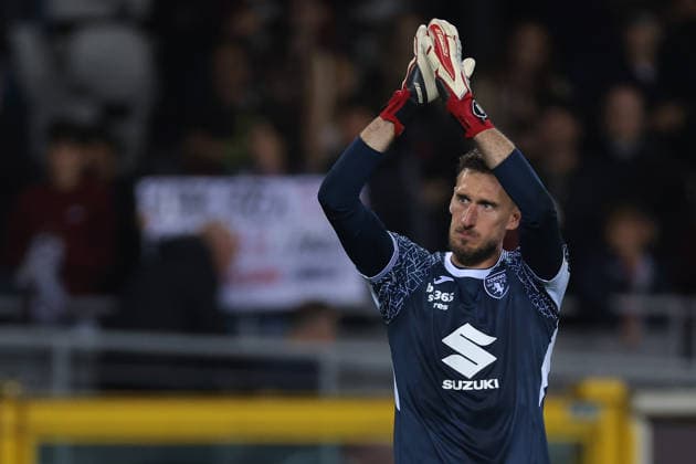 Turin, Italy, 8th May 2026. Alberto Paleari of Torino FC applauds the fans following the final whistle of the Torino vs Sassuolo Serie A match at Stadio Grande Torino, Turin. Picture credit should read: Jonathan Moscrop Sportimage EDITORIAL USE ONLY. No use with unauthorised audio, video, data, fixture lists, club league logos or live services. Online in-match use limited to 120 images, no video emulation. No use in betting, games or single club league player publications. SPI_031_JM_TORO_SASSUOLO SPI-4758-0031