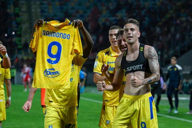 Frosinone s Antonio Raimondo celebrates after scoring the goal 4-0 during the Serie BKT soccer match between Frosinone and Mantova at the Frosinone™s Benito Stirpe stadium, Italy - Friday, May 08, 2026 - Soccer ( Photo by Fabrizio Corradetti LaPresse )  Copyright: xFabrizioxCorradetti LaPressex
