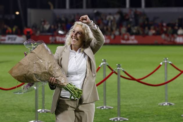 EINDHOVEN - PSV Eindhoven women s football manager Sandra Doreleijers celebrates the national championship after the Women s Eredivisie match between PSV and ADO Den Haag at the TenCate stadium De Herdgang on May 8, 2026, in Eindhoven, the Netherlands. MAURICE VAN STEEN ANP Women s Eredivisie 2025-2026 xVIxANPxSportx xxANPxIVx 557816225 originalFilename: 557816225.jpg