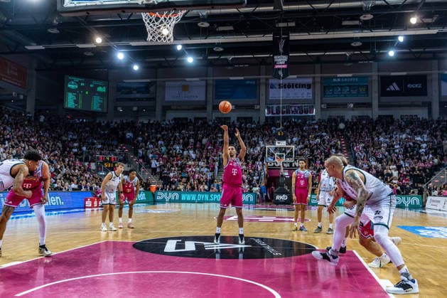 Joel Sadu Aminu Telekom Baskets Bonn, 21 on free throw Telekom Baskets Bonn vs VET CONCEPT Gladiators Trier, Basketball, easy Credit BBL, 33 Matchday, 2025 2026, 08 05 2026 Telekom Baskets Bonn vs VET CONCEPT Gladiators Trier, Basketball, easy Credit BBL, 33 Matchday, 2025 2026, 08 05 2026 Bonn Copyright: xEibner-Pressefoto GerhardxWingenderx EP_GWR