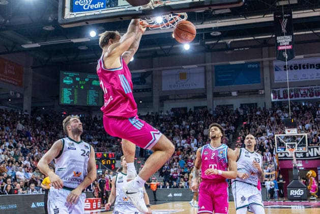 Melvin Jostmann Telekom Baskets Bonn, 12 haengt am Korb Telekom Baskets Bonn vs VET CONCEPT Gladiators Trier, Basketball, easy Credit BBL, 33 Matchday, 2025 2026, 08 05 2026 Telekom Baskets Bonn vs VET CONCEPT Gladiators Trier, Basketball, easy Credit BBL, 33 Matchday, 2025 2026, 08 05 2026 Bonn Copyright: xEibner-Pressefoto GerhardxWingenderx EP_GWR