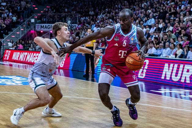 Tylan Birts Telekom Baskets Bonn, 05 vs Steven Ashworth VET CONCEPT Gladiators Trier, 01 Telekom Baskets Bonn vs VET CONCEPT Gladiators Trier, Basketball, easy Credit BBL, 33 Matchday, 2025 2026, 08 05 2026 Telekom Baskets Bonn vs VET CONCEPT Gladiators Trier, Basketball, easy Credit BBL, 33 Matchday, 2025 2026, 08 05 2026 Bonn Copyright: xEibner-Pressefoto GerhardxWingenderx EP_GWR