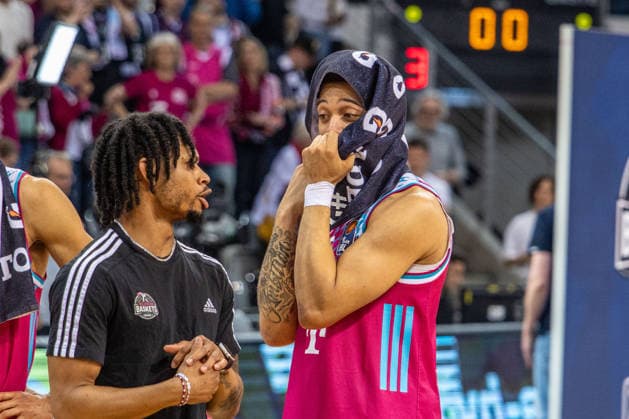 Zach Cooks Telekom Baskets Bonn, 03 and Alijah Comithier Telekom Baskets Bonn, 02 after the win against VET CONCEPT Gladiators Trier Telekom Baskets Bonn vs VET CONCEPT Gladiators Trier, Basketball, easy Credit BBL, 33 Matchday, 2025 2026, 08 05 2026 Telekom Baskets Bonn vs VET CONCEPT Gladiators Trier, Basketball, easy Credit BBL, 33 Matchday, 2025 2026, 08 05 2026 Bonn Copyright: xEibner-Pressefoto GerhardxWingenderx EP_GWR