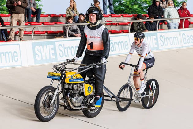 Robin Rautzenberg Chemnitz behind Sven Lohse Chemnitz, Pacemaker , 08 05 2026, Erfurt Germany , Track cycling, Stand-up race, Sparkasse Steher Grand Prix 2026 xprx