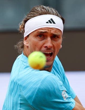 (260509) -- ROME, May 9, 2026 -- Alexander Zverev hits a return during the men s singles second round match between Alexander Zverev of Germany and Daniel Altmaier of Germany at the ATP, Tennis Herren Italian Open in Rome, Italy, May 8, 2026. ) (SP)ITALY-ROME-TENNIS-ATP-ITALIAN OPEN-MEN S SINGLES WangxKaiyan 