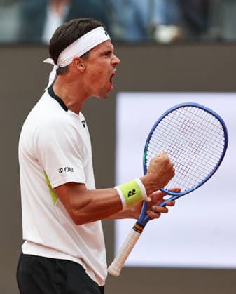 (260509) -- ROME, May 9, 2026 -- Daniel Altmaier celebrates a point during the men s singles second round match between Alexander Zverev of Germany and Daniel Altmaier of Germany at the ATP, Tennis Herren Italian Open in Rome, Italy, May 8, 2026. ) (SP)ITALY-ROME-TENNIS-ATP-ITALIAN OPEN-MEN S SINGLES WangxKaiyan 
