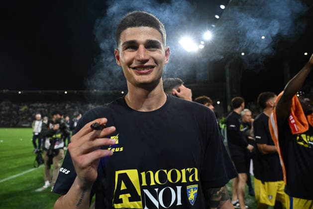Frosinone Calcio v Mantova 1911 SSD - Serie B Ilias Koutsoupias of Frosinone Calcio celebrates promotion to Serie A on the 38th day of the Serie B Championship between Frosinone Calcio and Modena 1911 at the Benito Stirpe Stadium in Frosinone, Italy, on May 8, 2026. Frosinone Italy Italy  Copyright: xDomenicoxCippitellix originalFilename:cippitelli-frosinon260508_npPvx.jpg