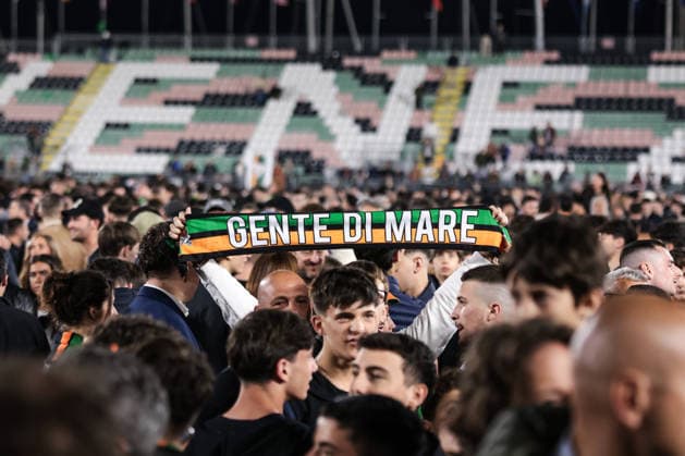Venezia FC v Palermo FC - Serie B Venezia FC supporters enter the pitch at the end of the Serie B football match between Venezia FC and Palermo FC in Venice, Italy, on May 8, 2026, at Pier Luigi Penzo Stadium. Venezia Italy  Copyright: xEmanuelexComincinix originalFilename:comincini-veneziaf260508_np8A3.jpg