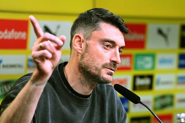 Trainer Albert RIERA (F) Enttaeuschung, enttaeuscht, Frust, niedergeschlagen, in der Pressekonferenz nach dem Spiel Fussball 1. Bundesliga, 33.Spieltag, matchday33, Spieltag33, Borussia Dortmund (DO) - Eintracht Frankfurt (F) 3-2 am 08.04.2026 in Dortmund Deutschland. DFL regulations prohibit any use of photographs as image sequences and or quasi-video Â *** Coach Albert RIERA F disappointment, disappointed, frustration, dejected, in the press conference after the match Football 1 Bundesliga, 33 matchday, matchday33, matchday33, Borussia Dortmund DO Eintracht Frankfurt F 3 2 on 08 04 2026 in Dortmund Germany DFL regulations prohibit any use of photographs as image sequences and or quasi video Â