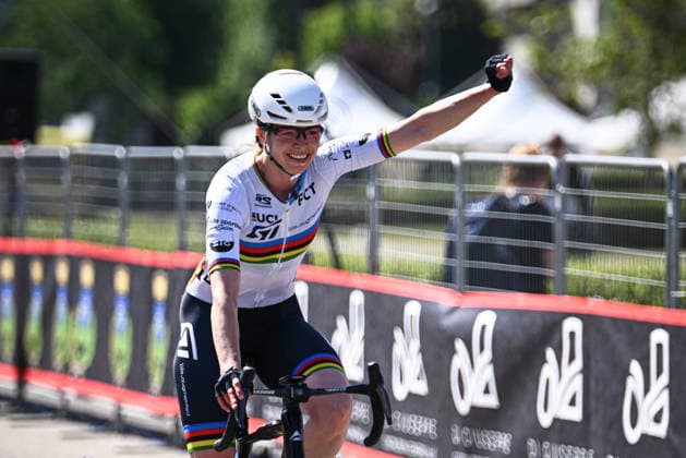 UCI Para Cycling Road World Cup: Round 3 Picture by Olly Hassell SWpix.com - 09 05 2026 - Cycling - UCI Para Cycling Road World Cup: Round 3 - Pescara, Abruzzo, Italy - Women T2 Road Race - Celine Van Till (Switzerland) Wins the Women T2 Road Race Copyright: x xSWpix.comx(t axPhotographyxHubxLtd)xOllyxHassell SWpix.comx SWP-3030-14037