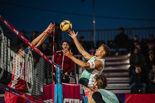 Beach volleyball men Allianz German Beach Tour 2026 Tourstop Düsseldorf 08 05 2026 Eric Stadie Seeber attacking Düsseldorf Robert Lehr Ufer North Rhine-Westphalia Germany