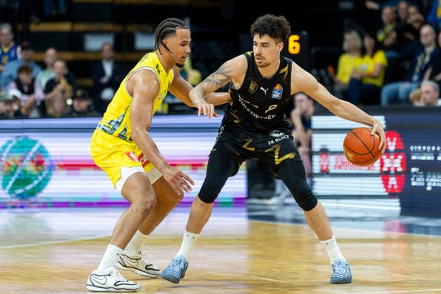 Oldenburg, Lower Saxony, DEU, 08 05 2026, Luca Joe Ewelt right, Basketball Lions Braunschweig and Nicholas Tischler EWE Baskets Oldenburg EWE Baskets Oldenburg vs Basketball Lions Braunschweig Basketball 1 Basketball Bundesliga Season 2025 2026, 33 Matchday, Grosse EWE Arena EWE Baskets Oldenburg vs Basketball Lions Braunschweig