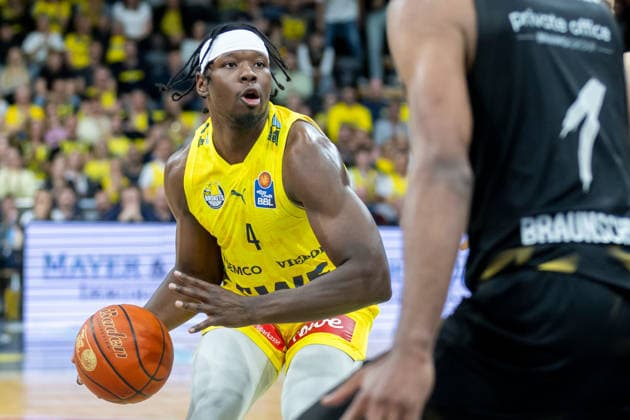 Oldenburg, Lower Saxony, DEU, 08 05 2026, Brian Fobbs left, EWE Baskets Oldenburg EWE Baskets Oldenburg vs Basketball Löwen Braunschweig Basketball 1 Basketball Bundesliga Season 2025 2026, 33 Matchday, Grosse EWE Arena EWE Baskets Oldenburg vs Basketball Löwen Braunschweig
