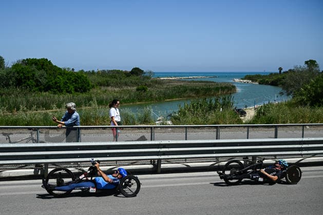UCI Para Cycling Road World Cup: Round 3 Picture by Olly Hassell SWpix.com - 09 05 2026 - Cycling - UCI Para Cycling Road World Cup: Round 3 - Pescara, Abruzzo, Italy - Men H2 Road Race - Luca Mazzone (Italy), Rory Mead (New Zealand) Copyright: x xSWpix.comx(t axPhotographyxHubxLtd)xOllyxHassell SWpix.comx SWP-3030-14055