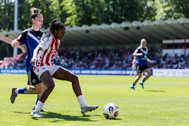 Google Pixel Frauen Bundesliga, 1 FC Köln Hamburger SV 09 05 2026 duel Michaela Croatto Hamburger SV, 13 , Lydia Andrade 1 FC Köln, 17 Google Pixel Frauen Bundesliga, 1 FC Köln Hamburger SV, Köln, Franz Kremer Stadion am 09 05 2026 DFB REGULATIONS PROHIBIT ANY USE OF PHOTOGRAPHS AS IMAGE SEQUENCES AND OR QUASI VIDEO Copyright: xBEAUTIFULxSPORTS Wunderlx