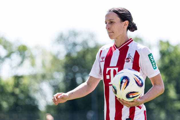 Google Pixel Frauen Bundesliga, 1 FC Köln Hamburger SV 09 05 2026 Sara Agrez 1 FC Köln, 4 mit Ball Google Pixel Frauen Bundesliga, 1 FC Köln Hamburger SV, Köln, Franz Kremer Stadion am 09 05 2026 DFB REGULATIONS PROHIBIT ANY USE OF PHOTOGRAPHS AS IMAGE SEQUENCES AND OR QUASI VIDEO Copyright: xBEAUTIFULxSPORTS Wunderlx
