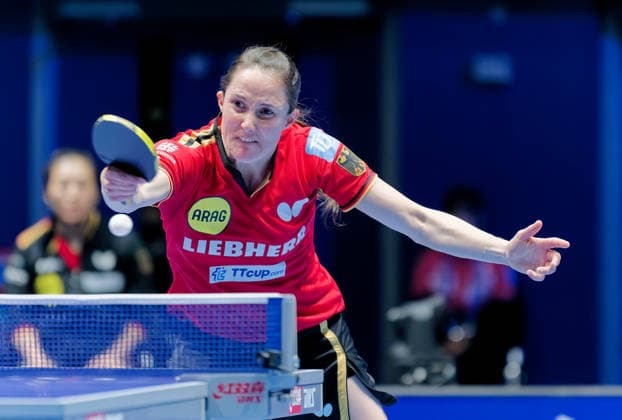 Sabine Winter, Deutschland, TSV Dachau, im Halbfinale der Team-Weltmeisterschaften im Tischtennis in London gegen Japan. Sabine Winter, Deutschland, TSV Dachau, World-Cup-Dritte und Europe-Top-16-Gewinnerin, im Halbfinale der Team-Weltmeisterschaften im Tischtennis in London gegen Japan im Match gegen Hina Hayata. London, 9. Mai 2026, OVO Arena Wembley. London OVO Arena Wembley London England *** Sabine Winter, Germany, TSV Dachau, in the semi-finals of the World Team Table Tennis Championships in London against Japan Sabine Winter, Germany, TSV Dachau, World Cup third and Europe Top 16 winner, in the semi-finals of the World Team Table Tennis Championships in London against Japan in the match against Hina Hayata London, 9 May 2026, OVO Arena Wembley London OVO Arena Wembley London England