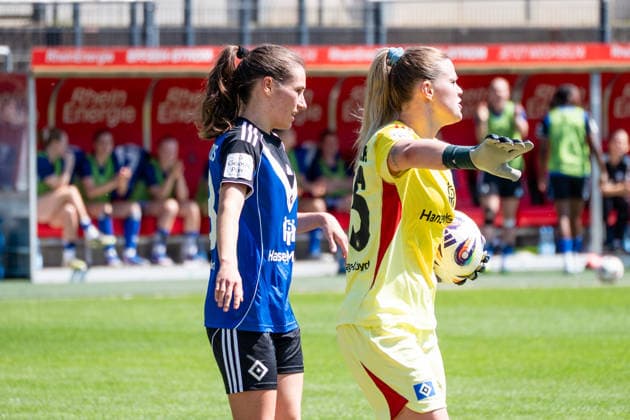Germany Soccer Google Pixel Women Bundesliga 2025 2026 1 FC Köln vs Hamburger SV 25 Matchday Franz Kremer Stadion Köln Lea Paulick Hamburger SV,, 25 catches the ball Copyright: xOrhanxHabashx