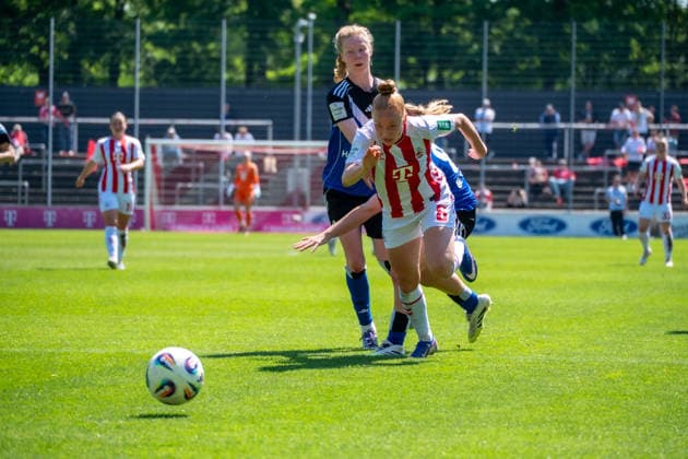 Germany Soccer Google Pixel Women Bundesliga 2025 2026 1 FC Köln vs Hamburger SV 25 Matchday Franz Kremer Stadium Cologne Sandra Jessen 1 FC Köln, 6 and Jaqueline Dönges Hamburger SV,, 21 duel, duel, fight, action Copyright: xOrhanxHabashx