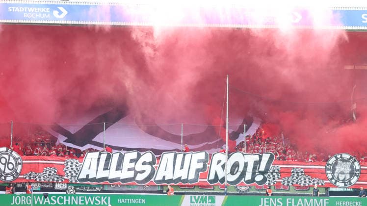 09 05 2026, xrekx, Soccer 2 Bundesliga, VfL Bochum Hannover 96 v l Hannover 96 Fans ,Atmosphere, Scarves, Ultras, Spectators, Visitors, Choreo, Choreography, atmosphere, scarves, spectators, visitors DFL DFB REGULATIONS PROHIBIT ANY USE OF PHOTOGRAPHS as IMAGE SEQUENCES and or QUASI VIDEO Bochum