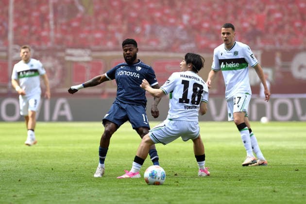 Moritz Broni Kwarteng VfL Bochum and Daisuke Yokota Hannover 96 battle for the ball during the 2 Bundesliga match between VfL Bochum and Hannover 96, Vonovia Ruhrstadion on May 09, 2026 in Bochum, Germany Photo by Ralf Treese DeFodi Images Moritz Broni Kwarteng VfL Bochum and Daisuke Yokota Hannover 96 battle for the ball during the 2 Bundesliga match between VfL Bochum and Hannover 96 at Vonovia Ruhrstadion on May 9, 2026 in Bochum, Germany Photo by Ralf Treese DeFodi Images Photo by Ralf Treese DeFodi Images