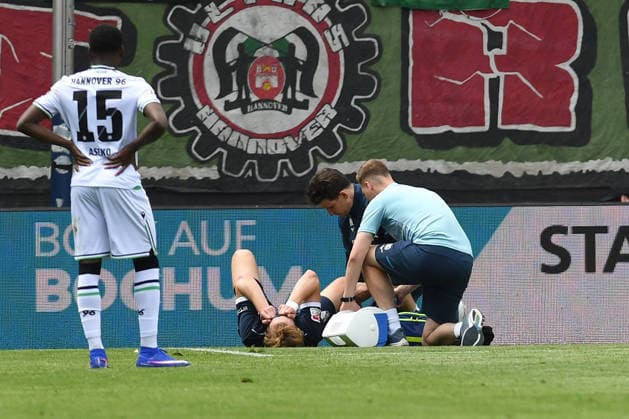 Mats Pannewig VfL Bochum injured during the 2 Bundesliga match between VfL Bochum and Hannover 96, Vonovia Ruhrstadion on May 09, 2026 in Bochum, Germany Photo by Ralf Treese DeFodi Images Mats Pannewig VfL Bochum injured during the 2 Bundesliga match between VfL Bochum and Hannover 96 at Vonovia Ruhrstadion on May 9, 2026 in Bochum, Germany Photo by Ralf Treese DeFodi Images Photo by Ralf Treese DeFodi Images