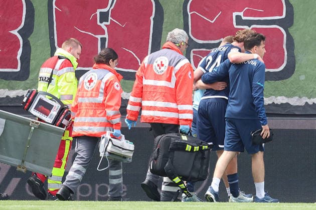 09 05 2026, xrekx, Fußball 2 Bundesliga, VfL Bochum Hannover 96 v l Mats Pannewig VfL Bochum verletzt, Verletzung, Schmerz, Schmerzen, injured, injury, pain, pains Auswechslung DFL DFB REGULATIONS PROHIBIT ANY USE OF PHOTOGRAPHS as IMAGE SEQUENCES and or QUASI VIDEO Bochum