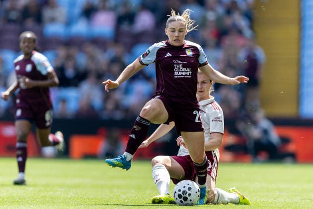 Aston Villa Women v Arsenal Women FC, Women s Super League Aston Villa Women midfielder Kirsty Hanson (20) battles for possession during the Women s Super League match between Aston Villa Women and Arsenal Women FC at Villa Park, Birmingham, UK on 9 May 2026. Birmingham Villa Park West Midlands UK Editorial use only DataCo restrictions apply See www.football-dataco.com , Copyright: xManjitxNarotrax PSI-24225-0005