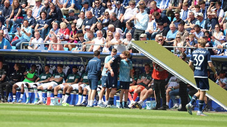 09 05 2026, xrekx, Fußball 2 Bundesliga, VfL Bochum Hannover 96 v l Mats Pannewig VfL Bochum verletzt, Verletzung, Schmerz, Schmerzen, injured, injury, pain, pains Auswechslung DFL DFB REGULATIONS PROHIBIT ANY USE OF PHOTOGRAPHS as IMAGE SEQUENCES and or QUASI VIDEO Bochum