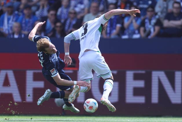 Soccer 2 Bundesliga 33 Matchday VfL Bochum Hannover 96 on 09 05 2026 at Vonovia Ruhrstadion in Bochum Mats Panneweg Bochum , left Boris Tomiak Hannover , right DFL regulations prohibit any use of photographs as image sequences and or quasi video xJRx