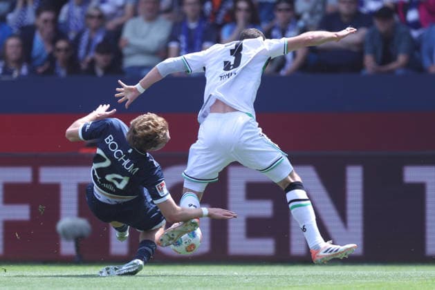 Soccer 2 Bundesliga 33 Matchday VfL Bochum Hannover 96 on 09 05 2026 at Vonovia Ruhrstadion in Bochum Mats Panneweg Bochum , left Boris Tomiak Hannover , right DFL regulations prohibit any use of photographs as image sequences and or quasi video xJRx