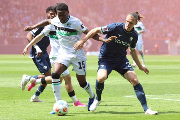 09 05 2026, xrekx, Fußball 2 Bundesliga, VfL Bochum Hannover 96 v l Noel Aseko Hannover 96 Noah Loosli VfL Bochum Zweikampf, Aktion, action, battle for the ball DFL DFB REGULATIONS PROHIBIT ANY USE OF PHOTOGRAPHS as IMAGE SEQUENCES and or QUASI VIDEO Bochum