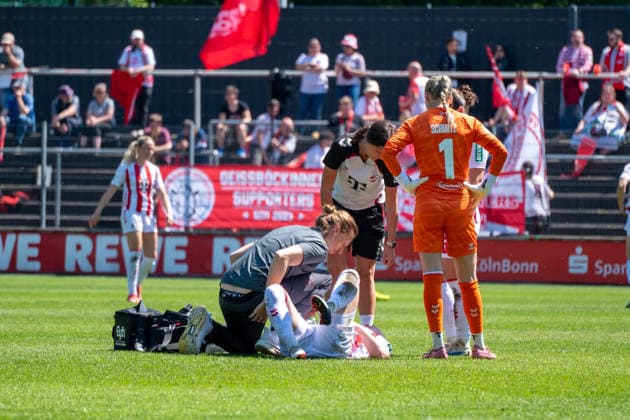 Germany Soccer Google Pixel Women Bundesliga 2025 2026 1 FC Köln vs Hamburger SV 25 Matchday Franz Kremer Stadion Köln injured, injury, being treated Marina Hegering 1 FC Köln, 33 Copyright: xOrhanxHabashx