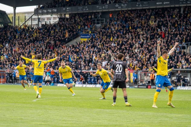 Germany Soccer, 2 Bundesliga, 33 Matchday 2025 26, Eintracht Braunschweig Dynamo Dresden on 09 05 in Braunschweig, Eintracht Stadion Goal 1 0 Florian Flick Eintracht Braunschweig 6 Cheers, joy, emotions, goal celebration Copyright: xSvenxHeidmannx
