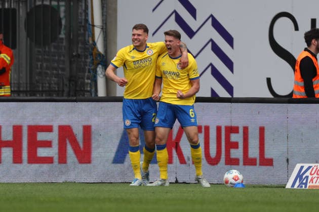 Braunschweig vs Dresden, 2 BL Braunschweig, 09 05 2026, Football, Men, 2 BL, Season 2025 2026, Eintracht Braunschweig vs FC Dynamo Dresden Florian Flick Eintracht Braunschweig cheers with Kevin Ehlers Eintracht Braunschweig after his goal for 1 0 DFL DFB REGULATIONS PROHIBIT ANY USE OF PHOTOGRAPHS as IMAGE SEQUENCES and or QUASI VIDEO Stadion an der Hamburger Straße Niedersachsen Germany