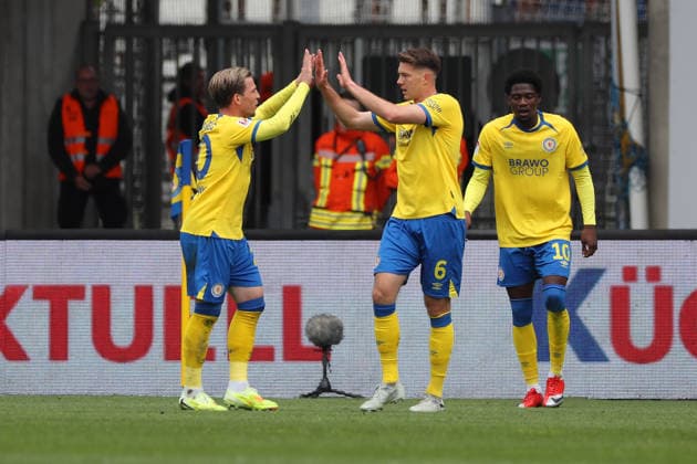 Braunschweig vs Dresden, 2 BL Braunschweig, 09 05 2026, Football, Men, 2 BL, Season 2025 2026, Eintracht Braunschweig vs FC Dynamo Dresden Florian Flick Eintracht Braunschweig cheers with Lino Tempelmann Eintracht Braunschweig after his goal for 1 0 DFL DFB REGULATIONS PROHIBIT ANY USE OF PHOTOGRAPHS as IMAGE SEQUENCES and or QUASI VIDEO Stadion an der Hamburger Straße Niedersachsen Germany