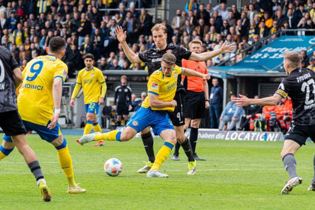Braunschweig, Germany 09 May 2026 2 BL 2025 2026 Sp 33 Eintracht Braunschweig vs SG Dynamo Dresden In the picture Florian Flick Eintracht makes the goal to 1 0 DFL DFB regulations prohibit any use of photographs as image sequences and or quasi video Eintracht Stadion Niedersachsen Copyright: xFotostandx xKruczynskix