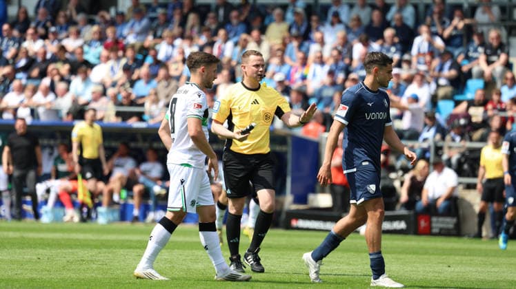 09 05 2026, xrekx, Soccer 2 Bundesliga, VfL Bochum Hannover 96 v l Referee Referee Robert Kampka DFL DFB REGULATIONS PROHIBIT ANY USE OF PHOTOGRAPHS as IMAGE SEQUENCES and or QUASI VIDEO Bochum