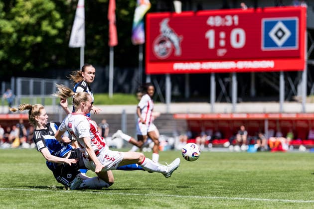Google Pixel Frauen Bundesliga, 1 FC Köln Hamburger SV 09 05 2026 duel Pauline Bremer 1 FC Köln, 11 , Jaqueline Dönges Hamburger SV, 21 Google Pixel Frauen Bundesliga, 1 FC Köln Hamburger SV, Köln, Franz Kremer Stadion am 09 05 2026 DFB REGULATIONS PROHIBIT ANY USE OF PHOTOGRAPHS AS IMAGE SEQUENCES AND OR QUASI VIDEO Copyright: xBEAUTIFULxSPORTS Wunderlx