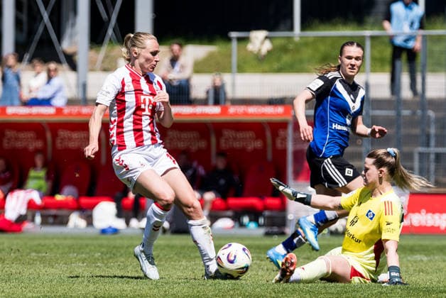 Google Pixel Frauen Bundesliga, 1 FC Köln Hamburger SV 09 05 2026 duel Pauline Bremer 1 FC Köln, 11 , Lea Paulick Hamburger SV, 25 Google Pixel Frauen Bundesliga, 1 FC Köln Hamburger SV, Köln, Franz Kremer Stadion am 09 05 2026 DFB REGULATIONS PROHIBIT ANY USE OF PHOTOGRAPHS AS IMAGE SEQUENCES AND OR QUASI VIDEO Copyright: xBEAUTIFULxSPORTS Wunderlx