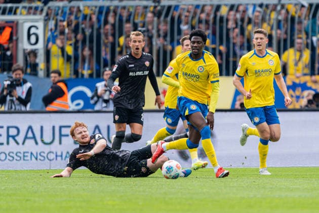Braunschweig, Germany 09 May 2026 2 BL 2025 2026 Sp 33 Eintracht Braunschweig vs SG Dynamo Dresden In the picture from left in duel Robert Wagner Dresden and Faride Alidou Eintracht DFL DFB regulations prohibit any use of photographs as image sequences and or quasi video Eintracht Stadion Niedersachsen Copyright: xFotostandx xKruczynskix