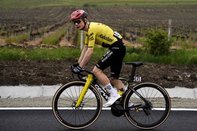 Denmark™s Jonas Vingegaard Hansen of Team Visma Lease A Bike during Stage 2 of the Giro d™Italia, from Burgas to Veliko Tarnovo, Bulgaria, Saturday, May 9, 2026.  Copyright: xFabioxFerrari LaPressex