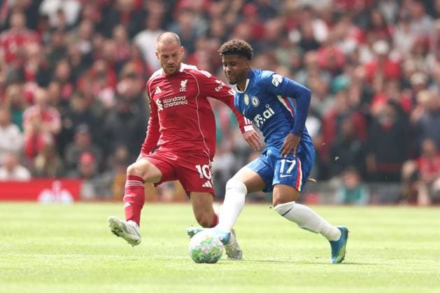 Alexis Mac Allister of Liverpool and Andrey Santos of Chelsea Liverpool v Chelsea, Premier League, Football, Anfield, Liverpool , UK - 09 May 2026Liverpool Anfield United Kingdom EDITORIAL USE ONLY No use with unauthorised audio, video, data, fixture lists, club league logos or live services. Online in-match use limited to 120 images, no video emulation. No use in betting, games or single club league player publications. Copyright: xRyanxBrowne Shutterstockx 16861683au