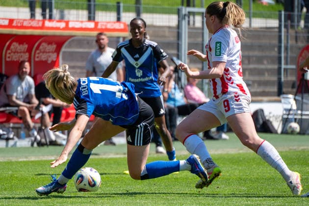 Germany Soccer Google Pixel Women Bundesliga 2025 2026 1 FC Köln vs Hamburger SV 25 Matchday Franz Kremer Stadion Köln Adriana Achcinska 1 FC Köln, 9 and Mia B chele Hamburger SV, 17 duel, duel, fight Copyright: xOrhanxHabashx
