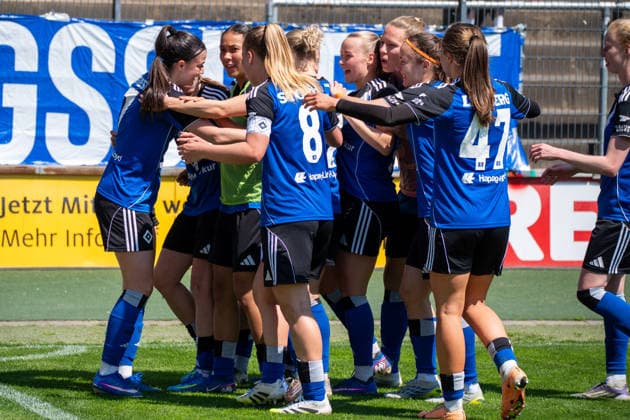Germany Football Google Pixel Womens Bundesliga 2025 2026 1 FC Köln vs Hamburger SV 25 Matchday Franz Kremer Stadion Köln Goal and goal celebration for 1 1 by Annaleen Böhler Hamburger SV, 6 Joy, emotions, jubilation, enthusiasm, happy, celebrate Sophie Hillebrand Hamburger SV, 22 Svea Stoldt Hamburger SV, 8 Copyright: xOrhanxHabashx