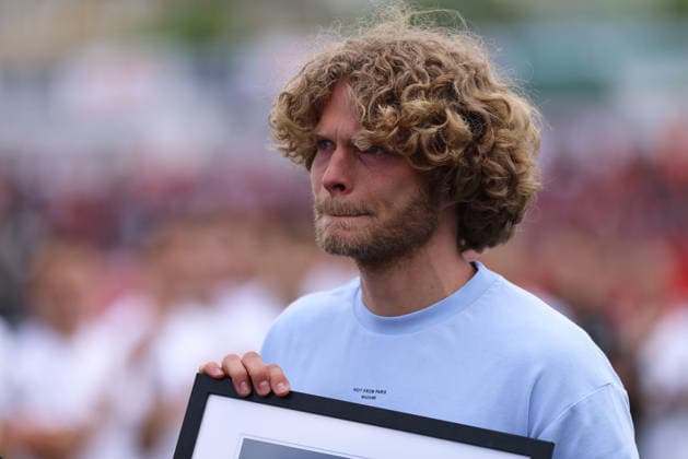 Fussball, Herren, 3.Liga, Saison 2025 2026, TSV 1860 München - FC Ingolstadt 04, Grünwalder Stadion Verabschiedung von Jesper Verlaat (TSV 1860 München) mit Tränen, traurig, weinen, weinend *** Football, Men, 3 Liga, Season 2025 2026, TSV 1860 Munich FC Ingolstadt 04, Grünwalder Stadion Farewell to Jesper Verlaat TSV 1860 Munich with tears, sad, crying, weeping
